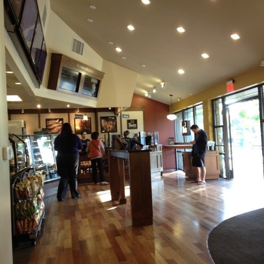 2/4/2012에 Eric C.님이 Specialty’s Café &amp; Bakery에서 찍은 사진