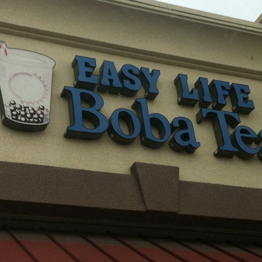 Photo taken at Easy Life Boba Tea by MrRogerMac on 8/30/2012
