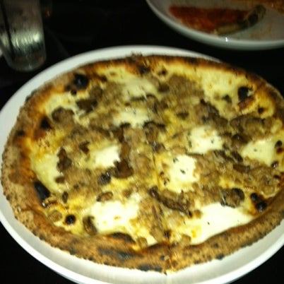 8/4/2012にChris B.がCrust Stone Oven Pizzaで撮った写真