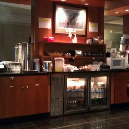 uso charlotte lounge airport