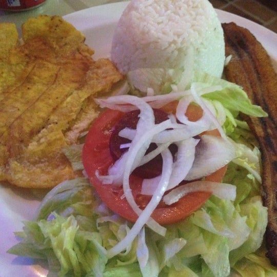 Das Foto wurde bei Los Arrieros Restaurant von Sonia D. am 5/26/2012 aufgenommen