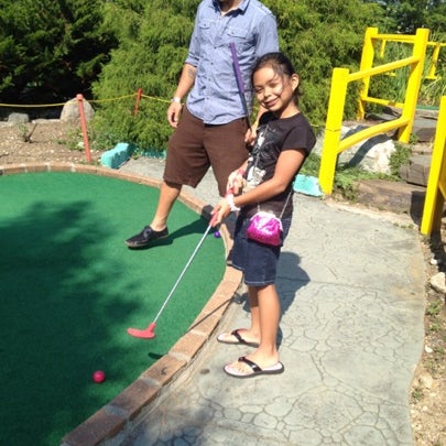 รูปภาพถ่ายที่ Spring Rock Golf Center โดย Silvia E. เมื่อ 7/22/2012