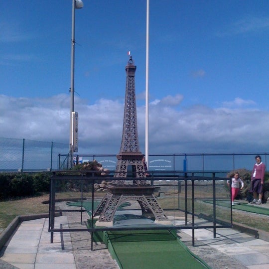 Photo taken at Golf Miniature De Cabourg by Aymeric on 8/25/2012