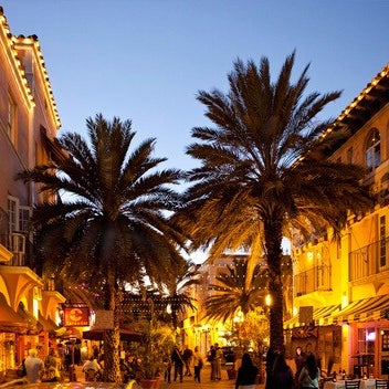 Foto scattata a El Paseo Hotel Miami Beach da Yusri Echman il 7/27/2012