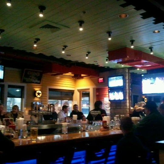 Photo taken at Chili&#39;s Grill &amp; Bar by jeff h. on 3/31/2012