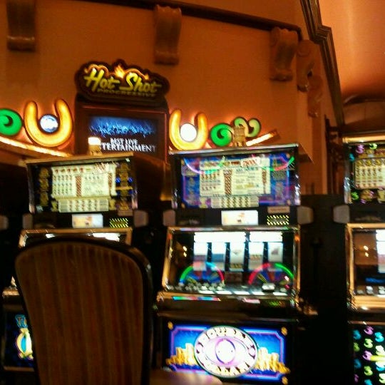 Foto tomada en Horseshoe Hammond Casino  por Lou C. el 2/18/2012