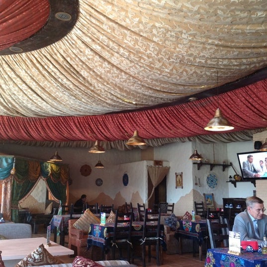 6/9/2012 tarihinde Stanislav P.ziyaretçi tarafından Ресторан Чайхана «Shirin»'de çekilen fotoğraf