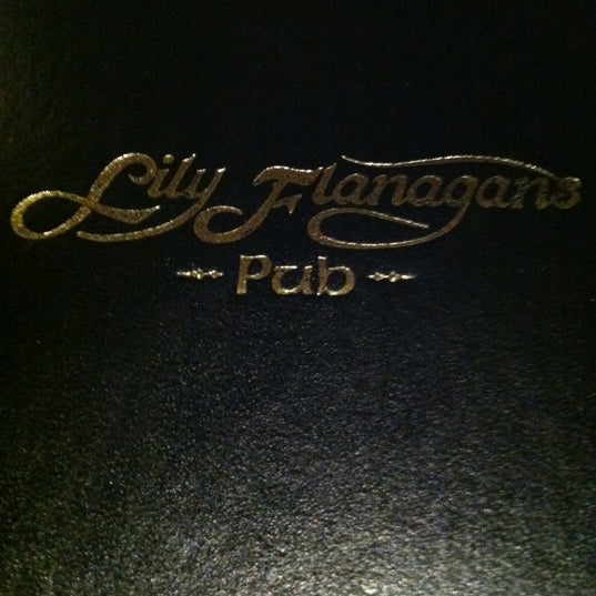 รูปภาพถ่ายที่ Lily Flanagan&#39;s Pub โดย Pete V. เมื่อ 8/29/2012
