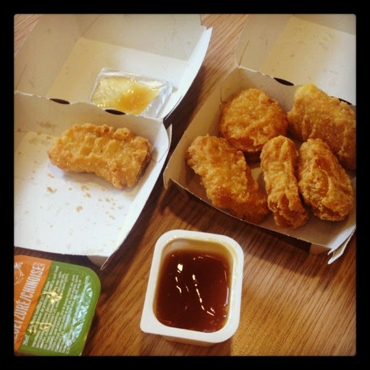 รูปภาพถ่ายที่ McDonald&#39;s โดย Sandra G. เมื่อ 7/9/2012