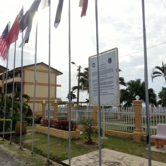 Sekolah Menengah Sains Muzaffar Syah (MOZAC) - High School