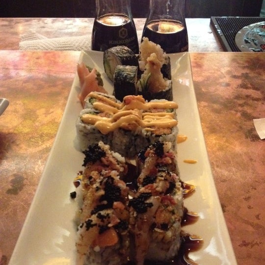 Foto tomada en Fuji1546 Restaurant &amp; Bar  por Josh D. el 2/5/2012