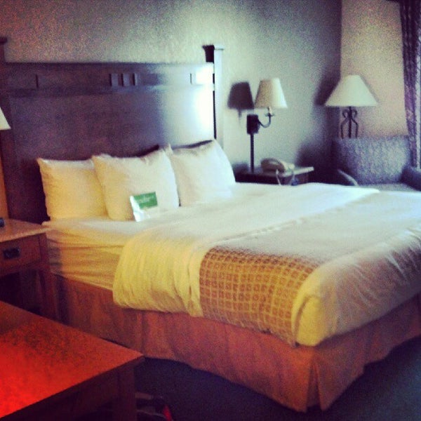 Foto diambil di La Quinta Inn &amp; Suites Great Falls oleh Nik W. pada 5/11/2012