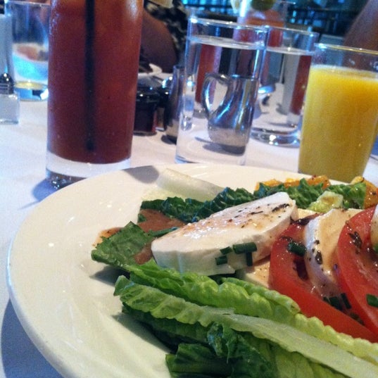 Das Foto wurde bei Blue Morel Restaurant von M T. am 7/22/2012 aufgenommen