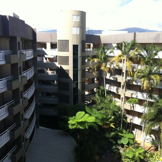 Photo taken at DoubleTree by Hilton Hotel Cairns by Roberto R. on 8/24/2012