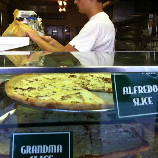 8/2/2012にCarlosがDelmar Pizzeriaで撮った写真