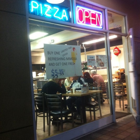 2/18/2012 tarihinde Ken O.ziyaretçi tarafından DaVinci&#39;s Pizzeria and Restaurant'de çekilen fotoğraf