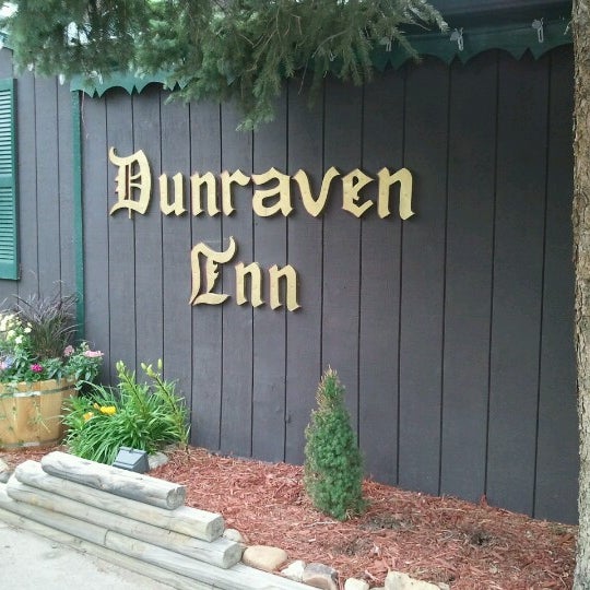 Foto scattata a The Dunraven Inn da Micheola G. il 6/26/2012