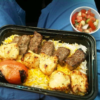รูปภาพถ่ายที่ Zendiggi Kebab House โดย Michael W. เมื่อ 6/26/2012
