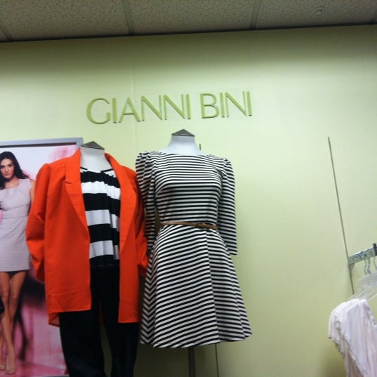 Foto scattata a Great Northern Mall da Angelica H. il 4/9/2012