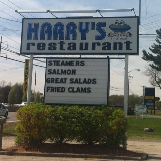Photo taken at Harry&#39;s Restaurant by Arthur B. on 4/18/2012