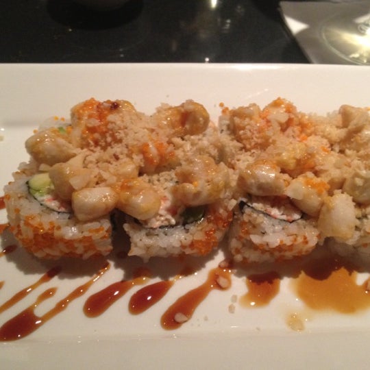 8/8/2012 tarihinde Yulsziyaretçi tarafından Ocean Blue Sushi Club'de çekilen fotoğraf