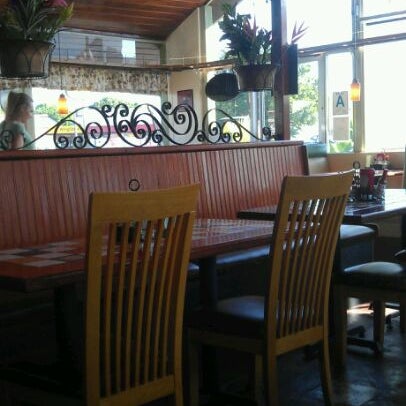 Снимок сделан в Sunrise Café - Lakewood пользователем Wesley T. 3/21/2012