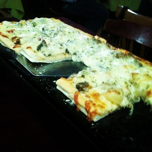Снимок сделан в La Pizza Mia пользователем Maiane M. 8/3/2012