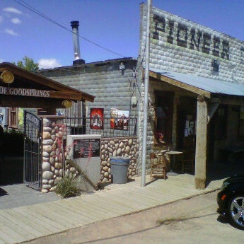 Foto tomada en Pioneer Saloon Goodsprings, Nevada  por Brenda B. el 5/26/2012
