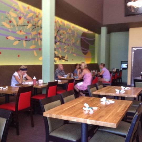 8/27/2012 tarihinde Robert M.ziyaretçi tarafından Sipz Vegetarian Fusion Café'de çekilen fotoğraf