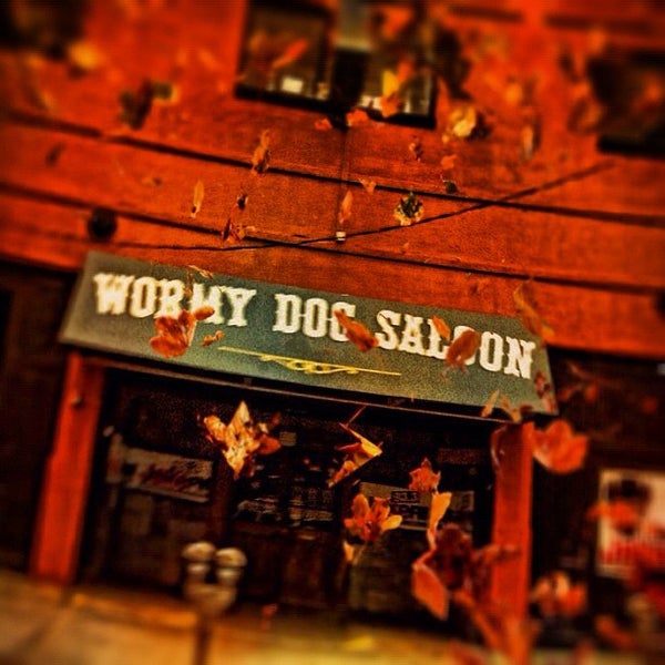 2/29/2012 tarihinde Leanna K.ziyaretçi tarafından Wormy Dog Saloon'de çekilen fotoğraf