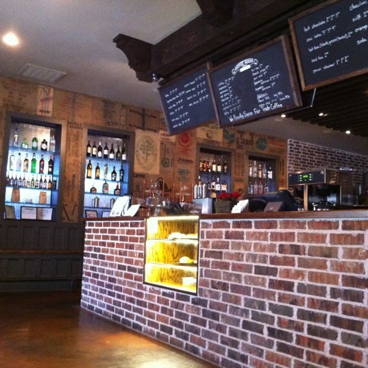 5/17/2012에 Real Posh M.님이 Coffee House Cafe에서 찍은 사진