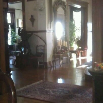Das Foto wurde bei Beall Mansion An Elegant Bed and Breakfast Inn von Joel C K. am 3/4/2012 aufgenommen