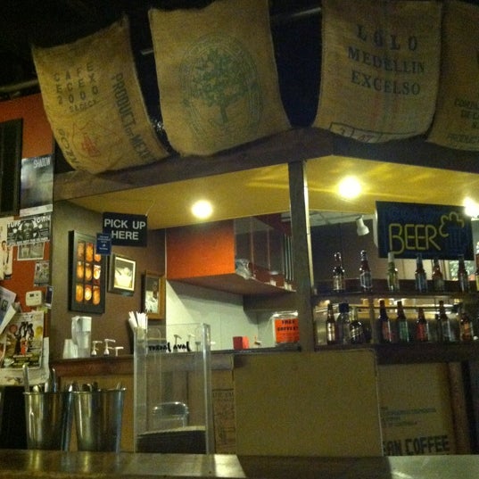 Photo prise au MoonBeans Coffee par Shelby 🌻 le9/4/2012