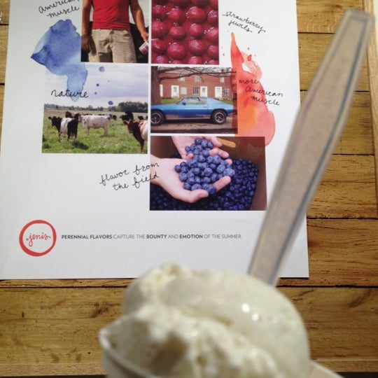 รูปภาพถ่ายที่ Jeni&#39;s Splendid Ice Creams โดย Nathan D. เมื่อ 5/7/2012