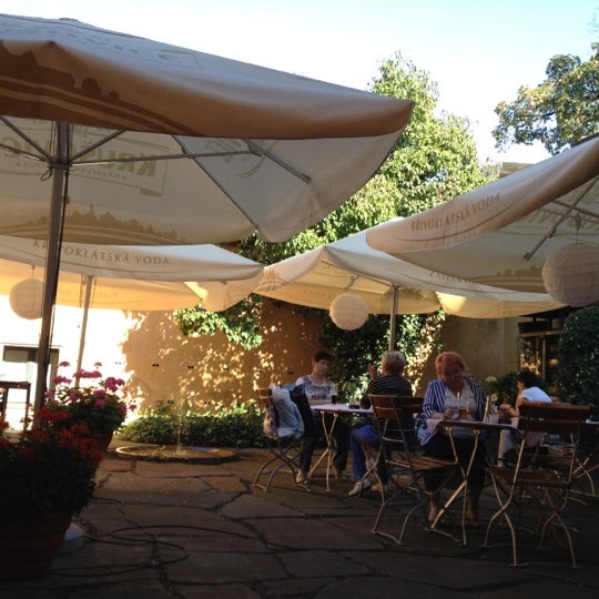 9/9/2012 tarihinde Marek V.ziyaretçi tarafından Restaurant Lví Dvůr'de çekilen fotoğraf