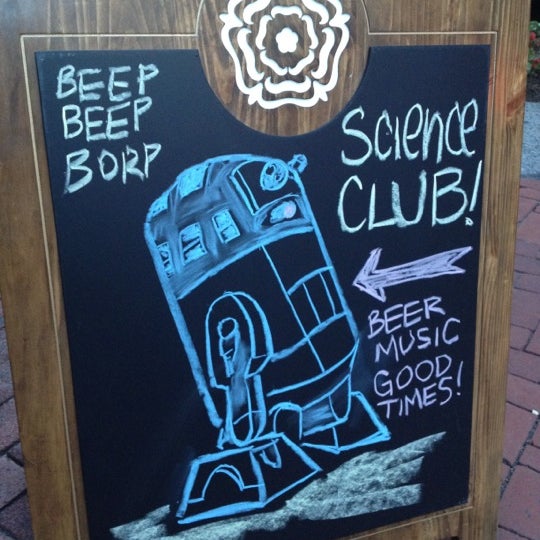 Снимок сделан в Science Club пользователем Sarah W. 6/17/2012