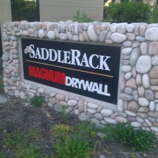 รูปภาพถ่ายที่ The Saddle Rack โดย Rebecca K. เมื่อ 6/28/2012