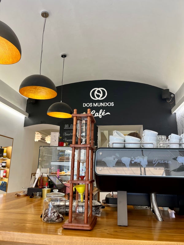 Dos Mundos Café