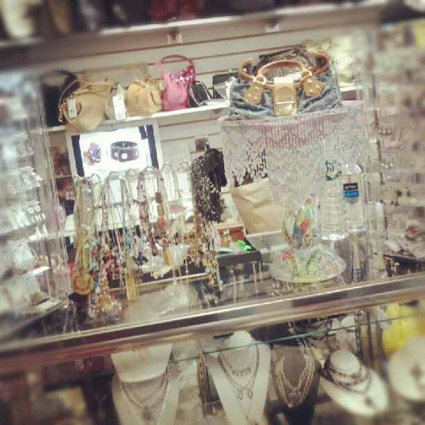 thrift-vintage-store