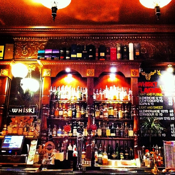 Whiski Bar & Restaurant, Bar