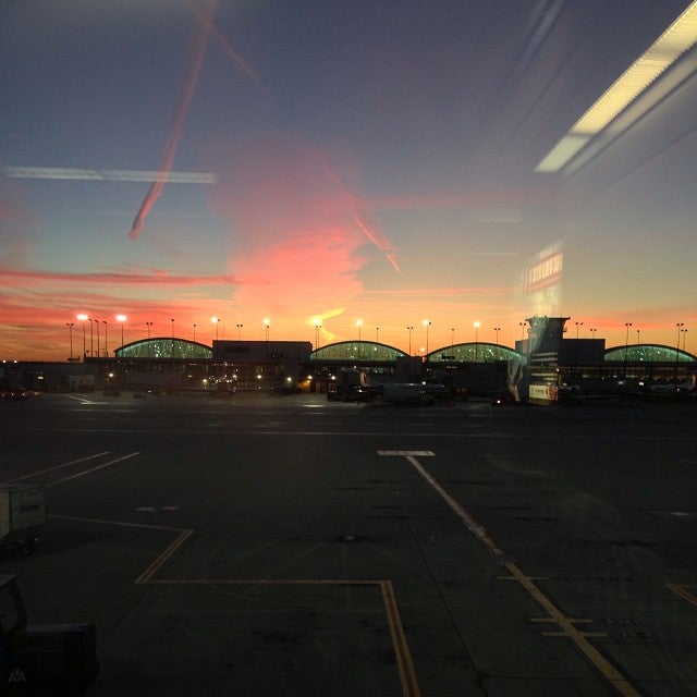 airport-gate