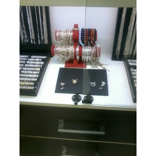 cosmetics-shop