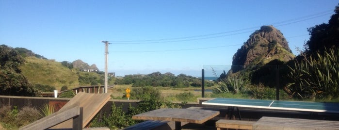 The Piha Cafe is one of Orte, die Jahed gefallen.