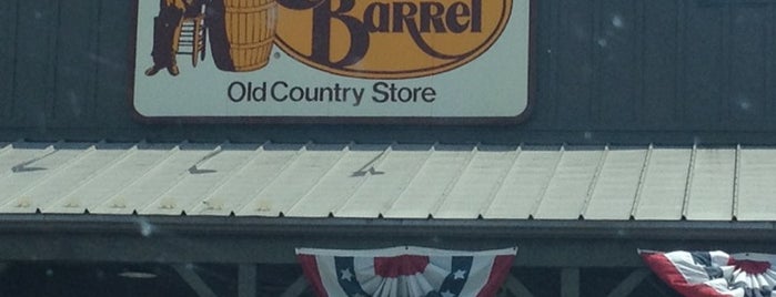 Cracker Barrel Old Country Store is one of Lugares favoritos de John.