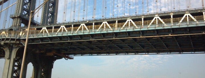 Manhattan Bridge is one of NEW YORK.