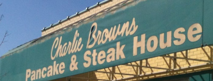 Charlie Brown's Pancake And Steak House is one of Orte, die Michael gefallen.