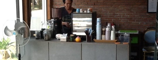 Boy’s Organic Coffee Shop is one of Thailand.