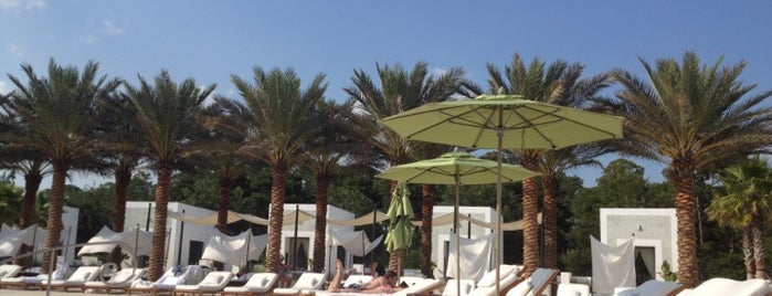 Caliza Pool Alys Beach is one of Wes'in Beğendiği Mekanlar.