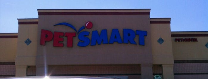 PetSmart is one of สถานที่ที่ Gregory ถูกใจ.