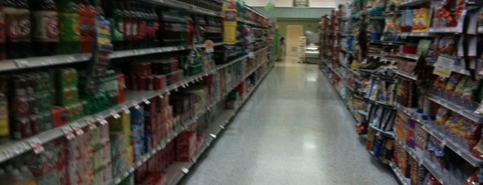 Publix is one of Lugares favoritos de Paula.